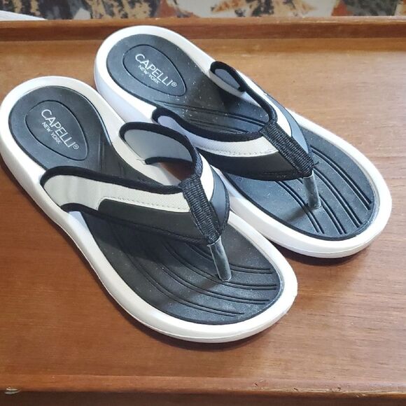 Capelli Black and White Flip Flops - Picture 1 of 7